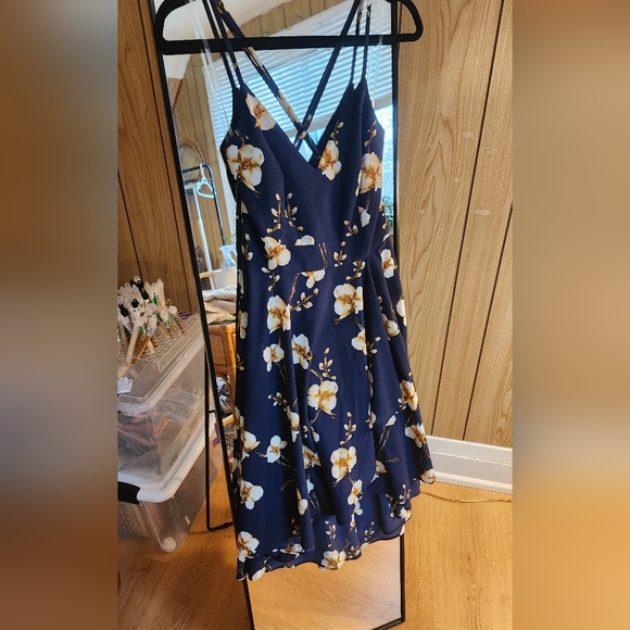 Le Chateau Navy Floral Dress - Picture 3 of 4